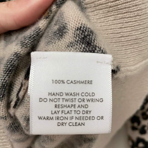 White + Warren 100% Cashmere Leopard Sweater - Picture 12 of 13